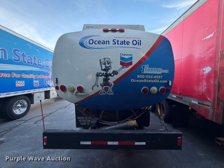 image for item FG3020 2003 Volvo VHD fuel truck