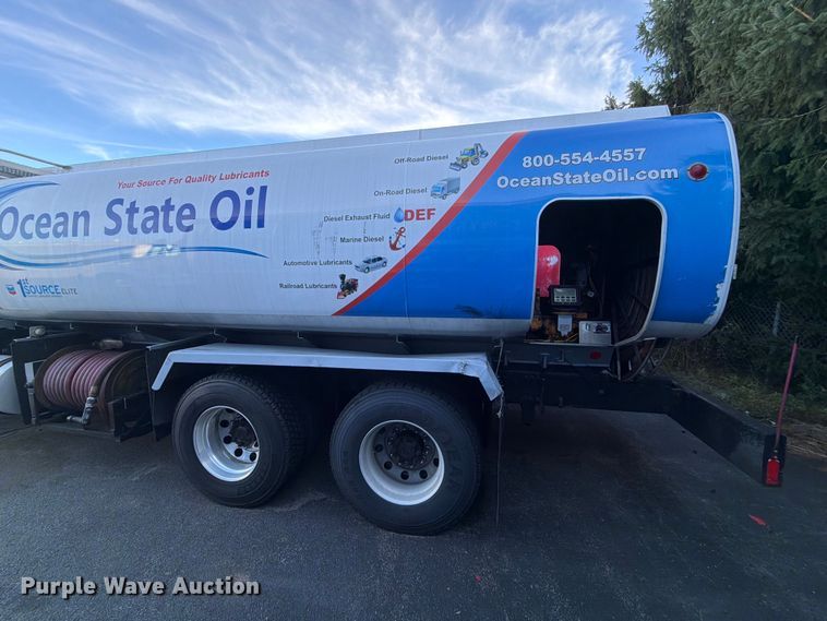 image for item FG3020 2003 Volvo VHD fuel truck