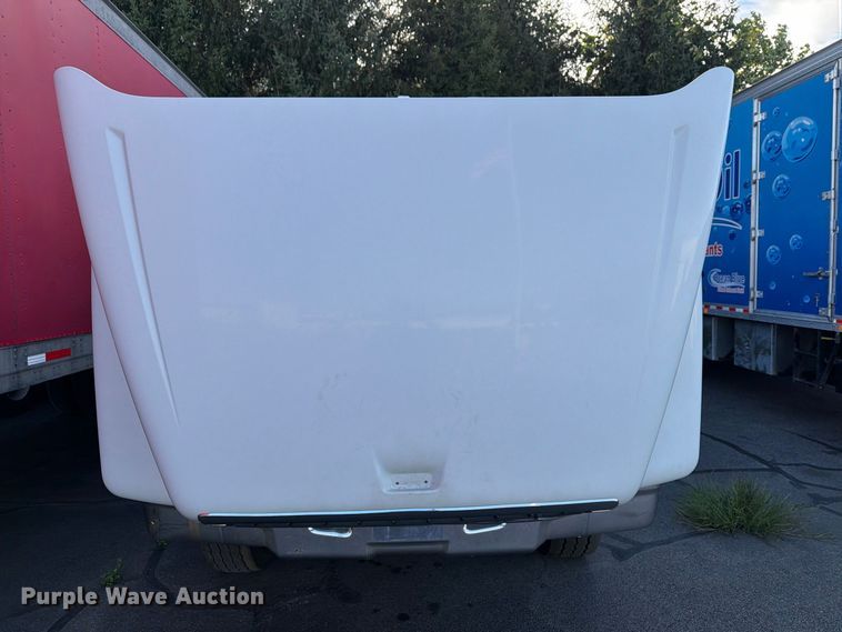 image for item FG3020 2003 Volvo VHD fuel truck