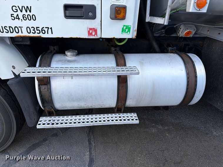 image for item FG3020 2003 Volvo VHD fuel truck