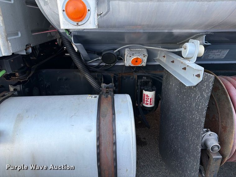 image for item FG3020 2003 Volvo VHD fuel truck