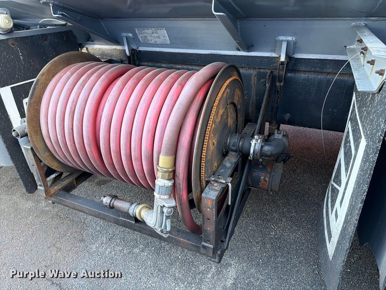 image for item FG3020 2003 Volvo VHD fuel truck