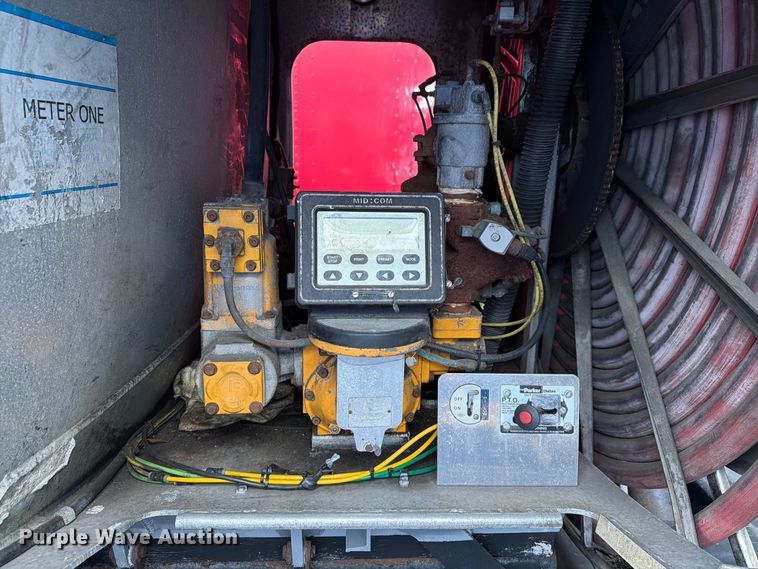 image for item FG3020 2003 Volvo VHD fuel truck