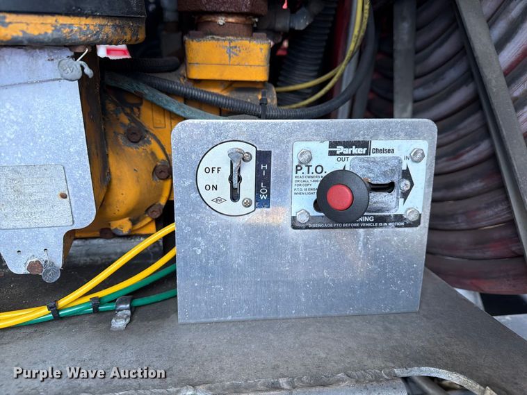 image for item FG3020 2003 Volvo VHD fuel truck