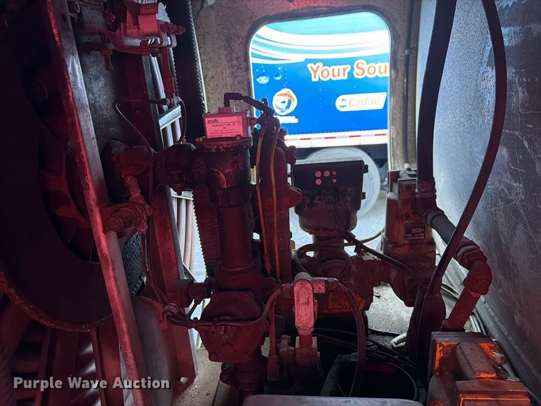image for item FG3020 2003 Volvo VHD fuel truck