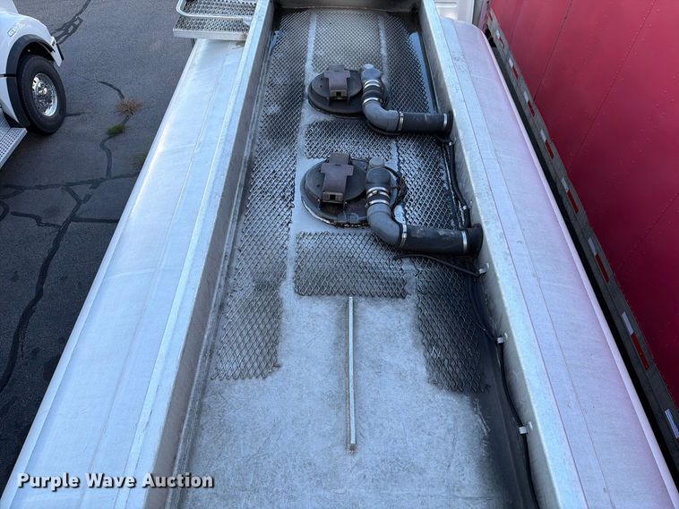 image for item FG3020 2003 Volvo VHD fuel truck