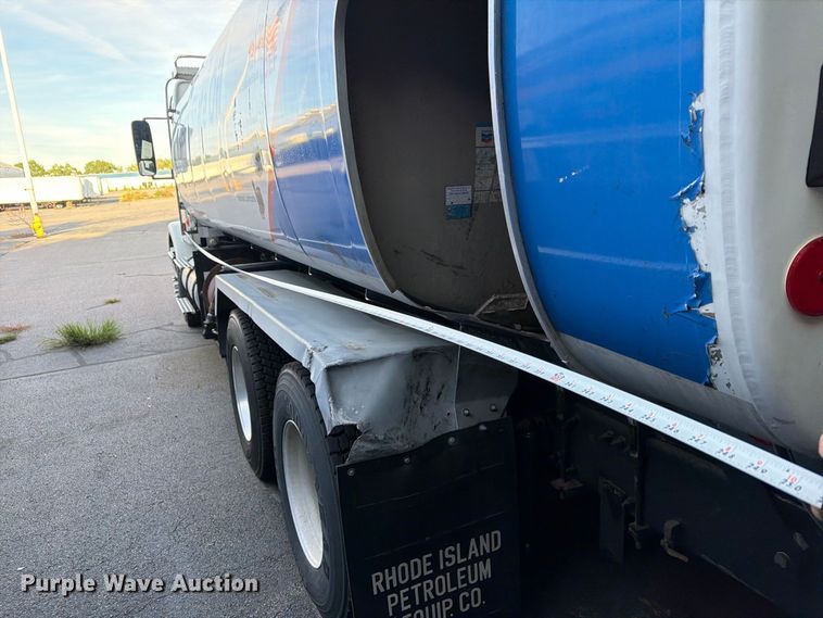image for item FG3020 2003 Volvo VHD fuel truck