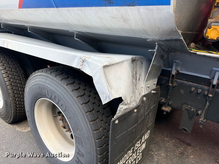 image for item FG3020 2003 Volvo VHD fuel truck