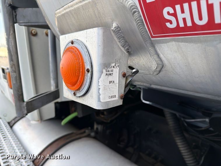 image for item FG3020 2003 Volvo VHD fuel truck