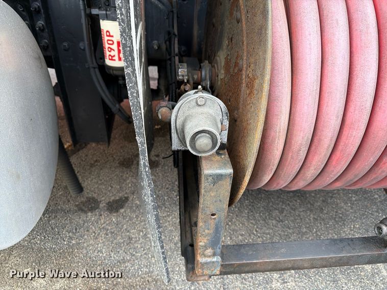 image for item FG3020 2003 Volvo VHD fuel truck