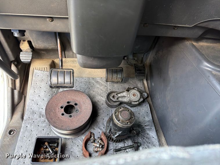 image for item FG3020 2003 Volvo VHD fuel truck