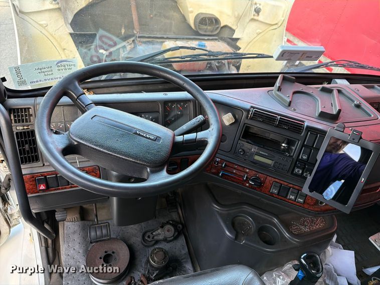 image for item FG3020 2003 Volvo VHD fuel truck