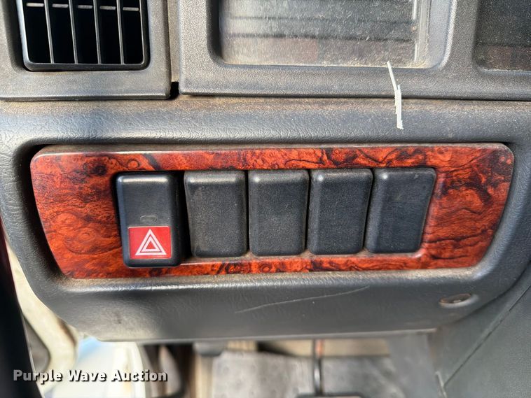 image for item FG3020 2003 Volvo VHD fuel truck