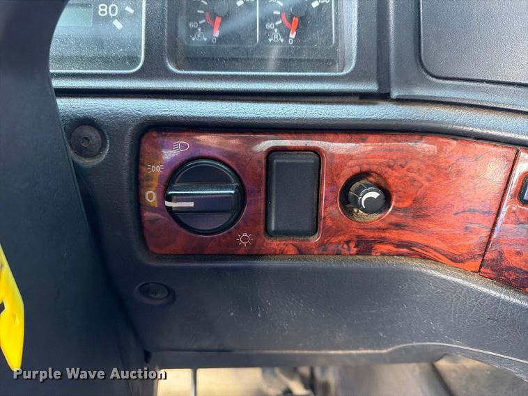 image for item FG3020 2003 Volvo VHD fuel truck