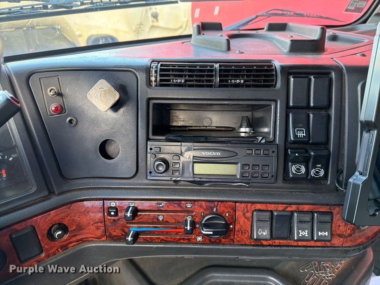 image for item FG3020 2003 Volvo VHD fuel truck