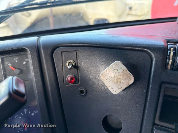 image for item FG3020 2003 Volvo VHD fuel truck