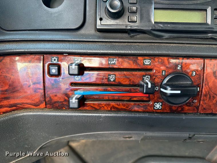 image for item FG3020 2003 Volvo VHD fuel truck