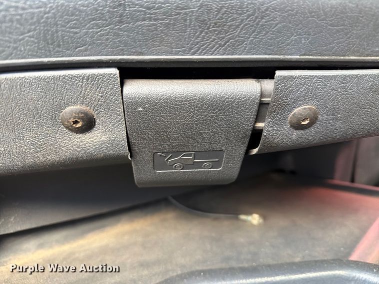 image for item FG3020 2003 Volvo VHD fuel truck