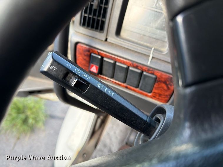 image for item FG3020 2003 Volvo VHD fuel truck