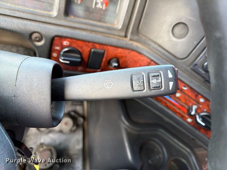image for item FG3020 2003 Volvo VHD fuel truck