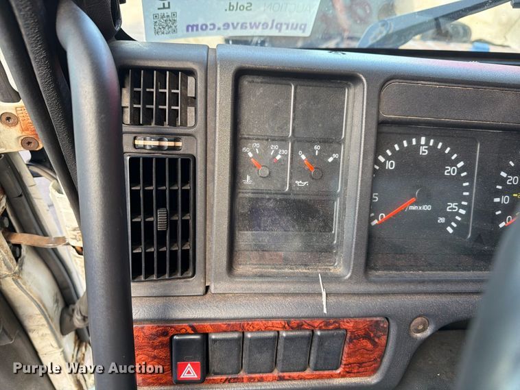 image for item FG3020 2003 Volvo VHD fuel truck