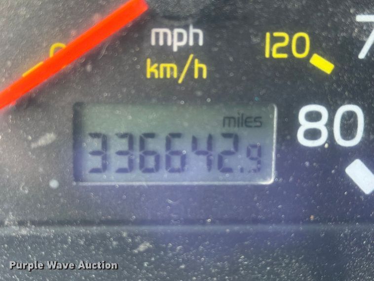 image for item FG3020 2003 Volvo VHD fuel truck