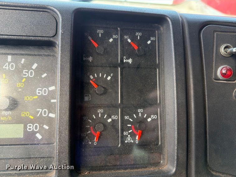image for item FG3020 2003 Volvo VHD fuel truck