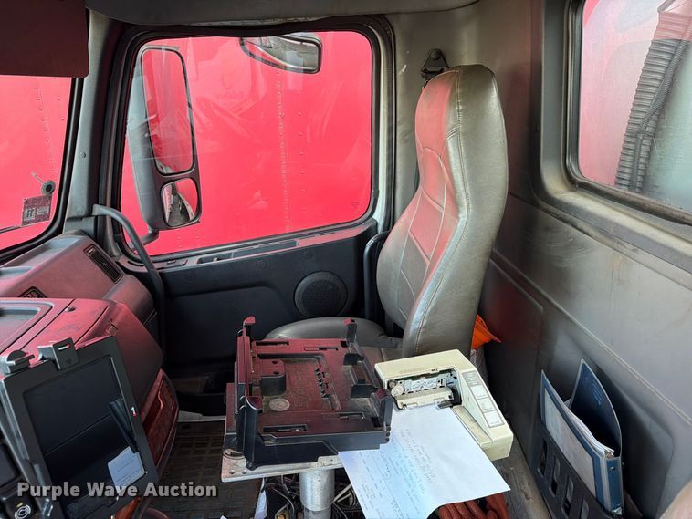 image for item FG3020 2003 Volvo VHD fuel truck