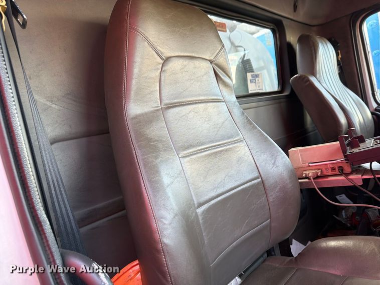 image for item FG3020 2003 Volvo VHD fuel truck