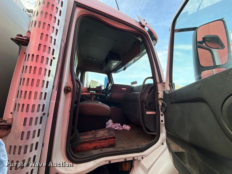 image for item FG3020 2003 Volvo VHD fuel truck
