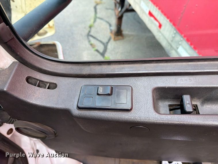 image for item FG3020 2003 Volvo VHD fuel truck