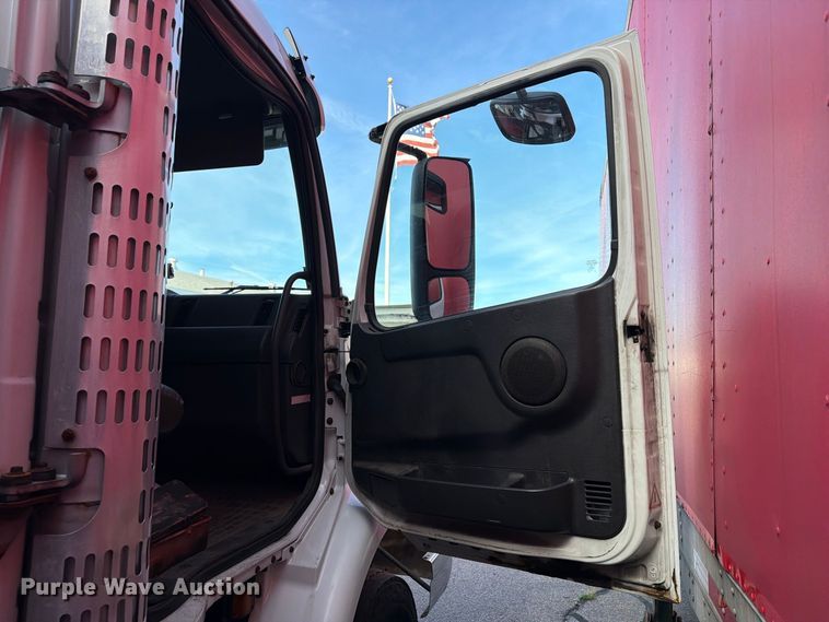 image for item FG3020 2003 Volvo VHD fuel truck
