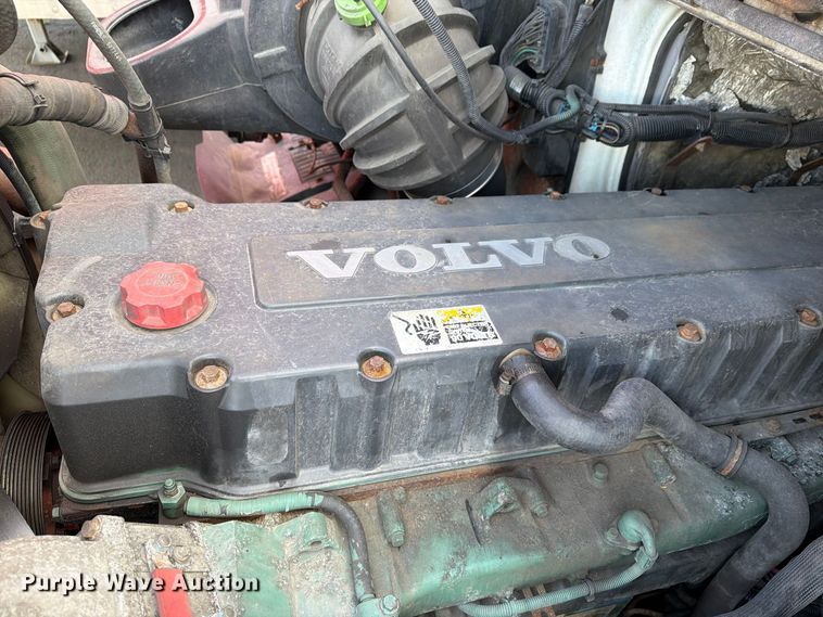 image for item FG3020 2003 Volvo VHD fuel truck