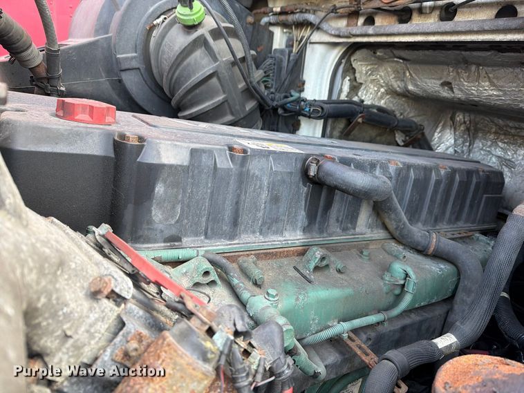 image for item FG3020 2003 Volvo VHD fuel truck