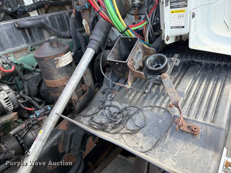 image for item FG3020 2003 Volvo VHD fuel truck