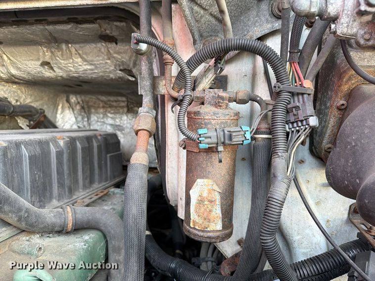image for item FG3020 2003 Volvo VHD fuel truck
