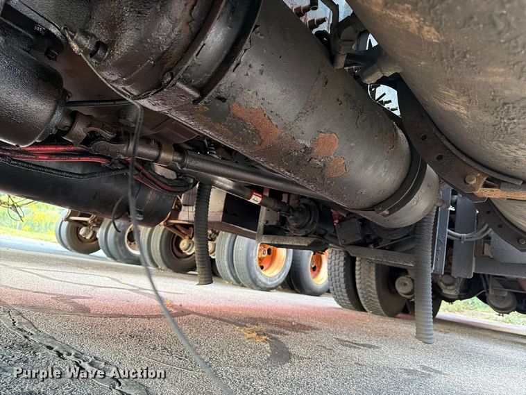 image for item FG3020 2003 Volvo VHD fuel truck