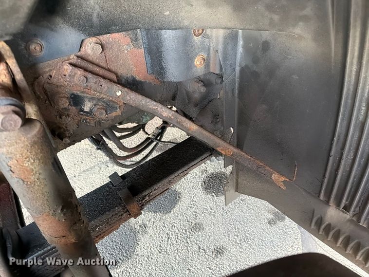 image for item FG3020 2003 Volvo VHD fuel truck