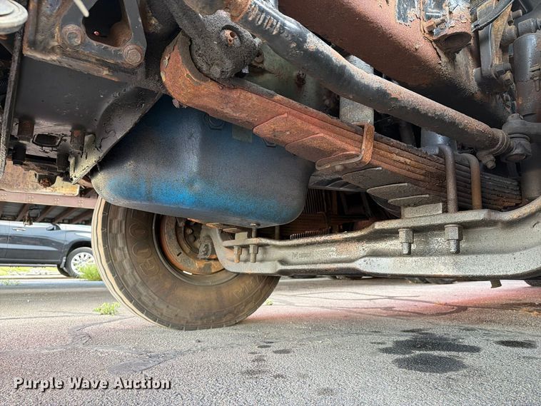 image for item FG3020 2003 Volvo VHD fuel truck