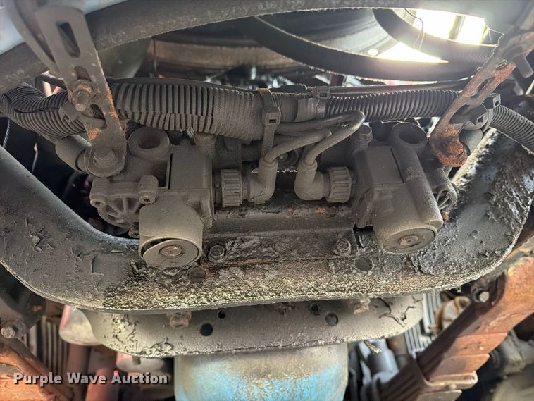 image for item FG3020 2003 Volvo VHD fuel truck
