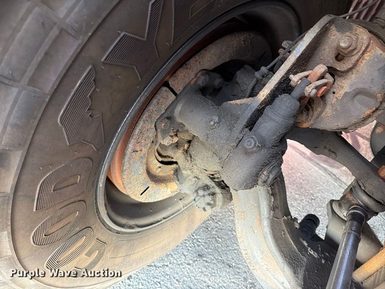 image for item FG3020 2003 Volvo VHD fuel truck
