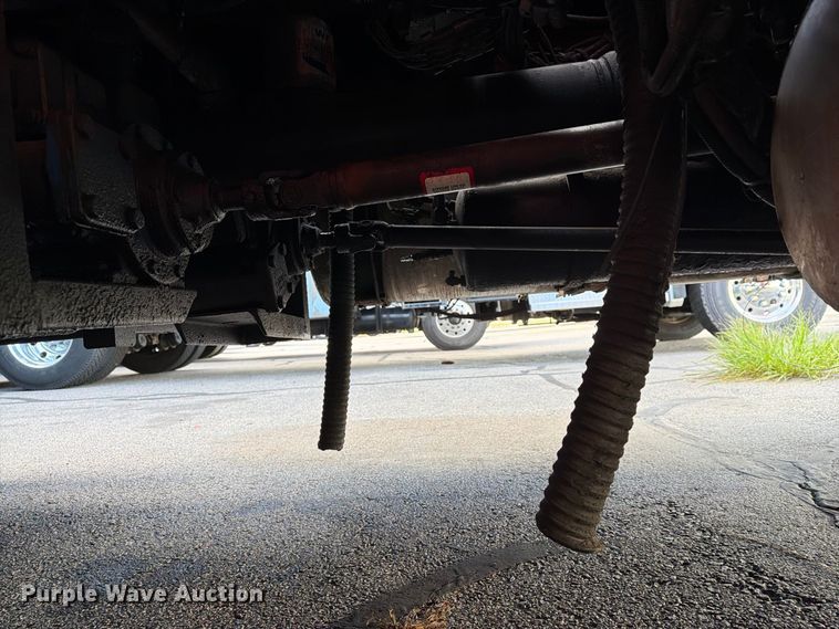 image for item FG3020 2003 Volvo VHD fuel truck
