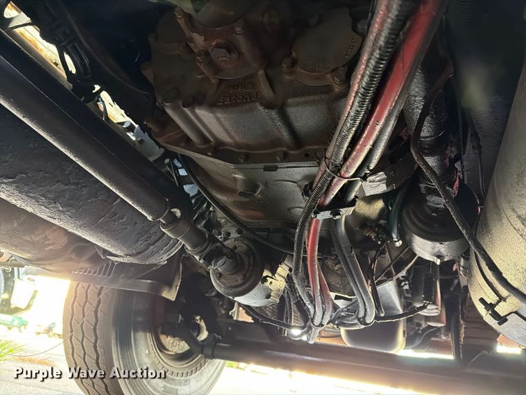 image for item FG3020 2003 Volvo VHD fuel truck