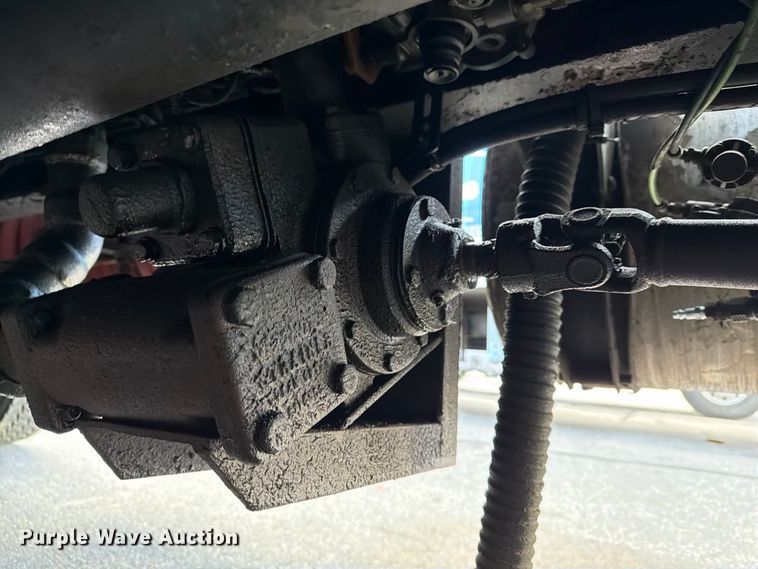 image for item FG3020 2003 Volvo VHD fuel truck