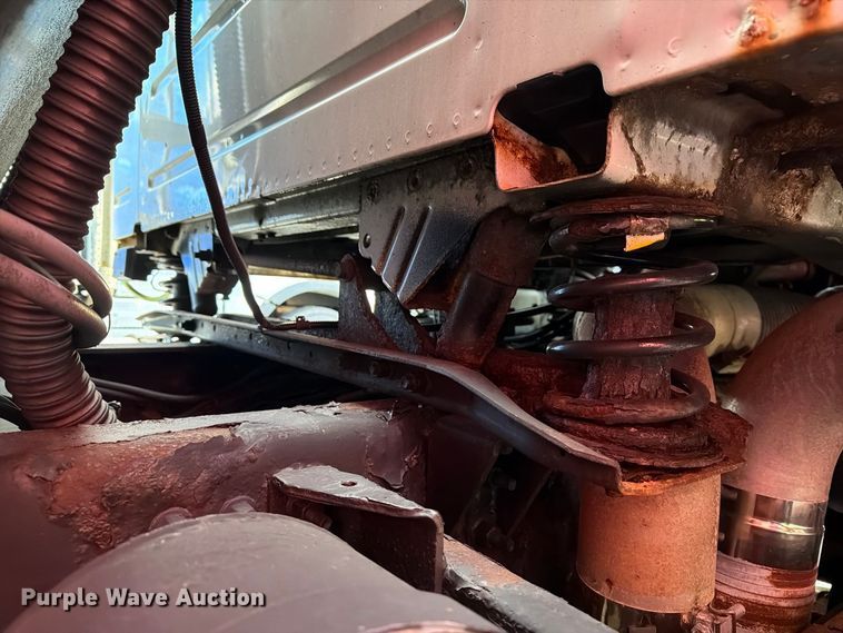 image for item FG3020 2003 Volvo VHD fuel truck