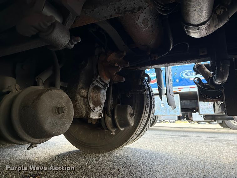 image for item FG3020 2003 Volvo VHD fuel truck