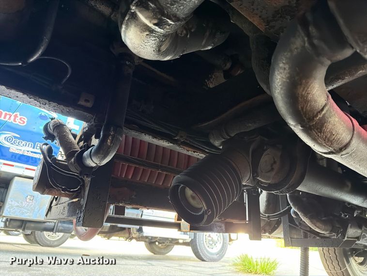image for item FG3020 2003 Volvo VHD fuel truck