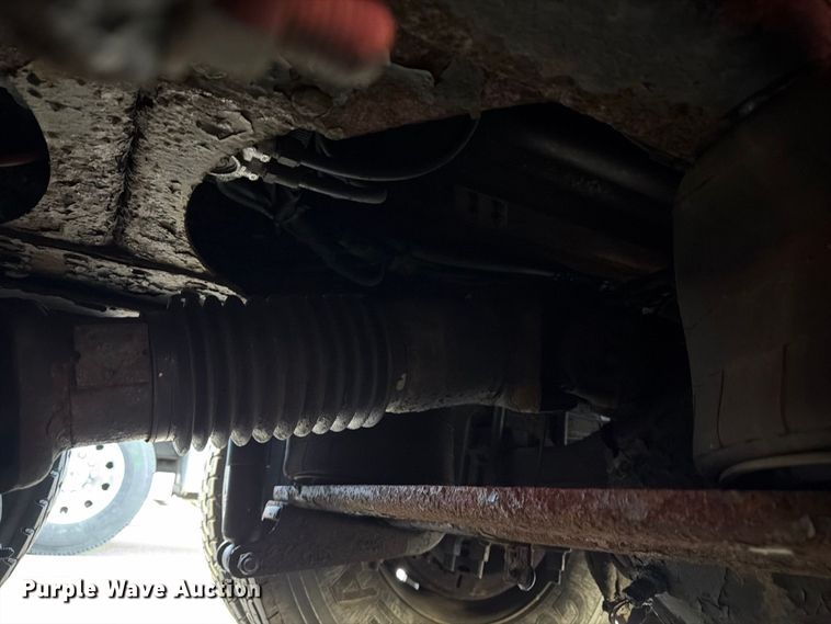 image for item FG3020 2003 Volvo VHD fuel truck
