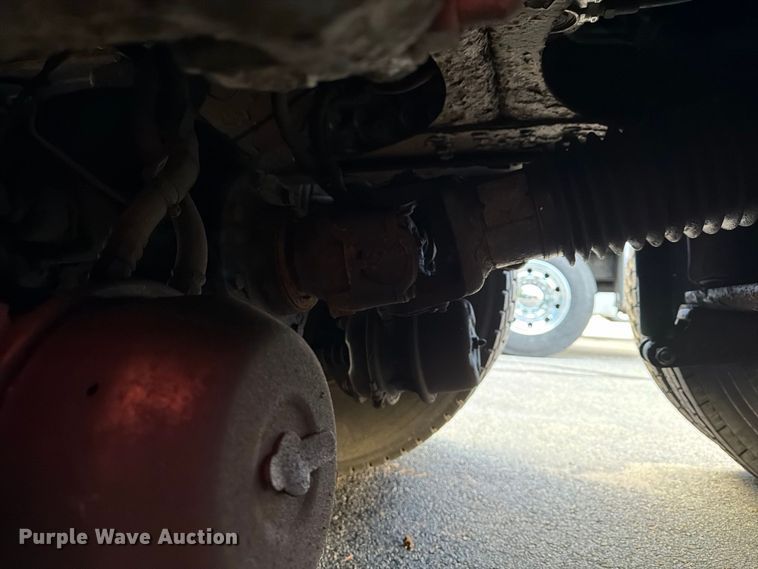 image for item FG3020 2003 Volvo VHD fuel truck
