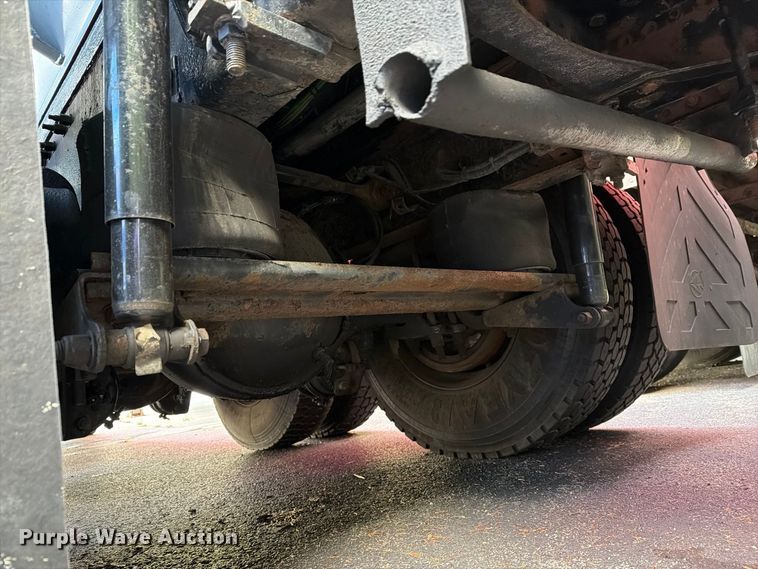image for item FG3020 2003 Volvo VHD fuel truck